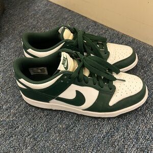 nike dark green dunk low